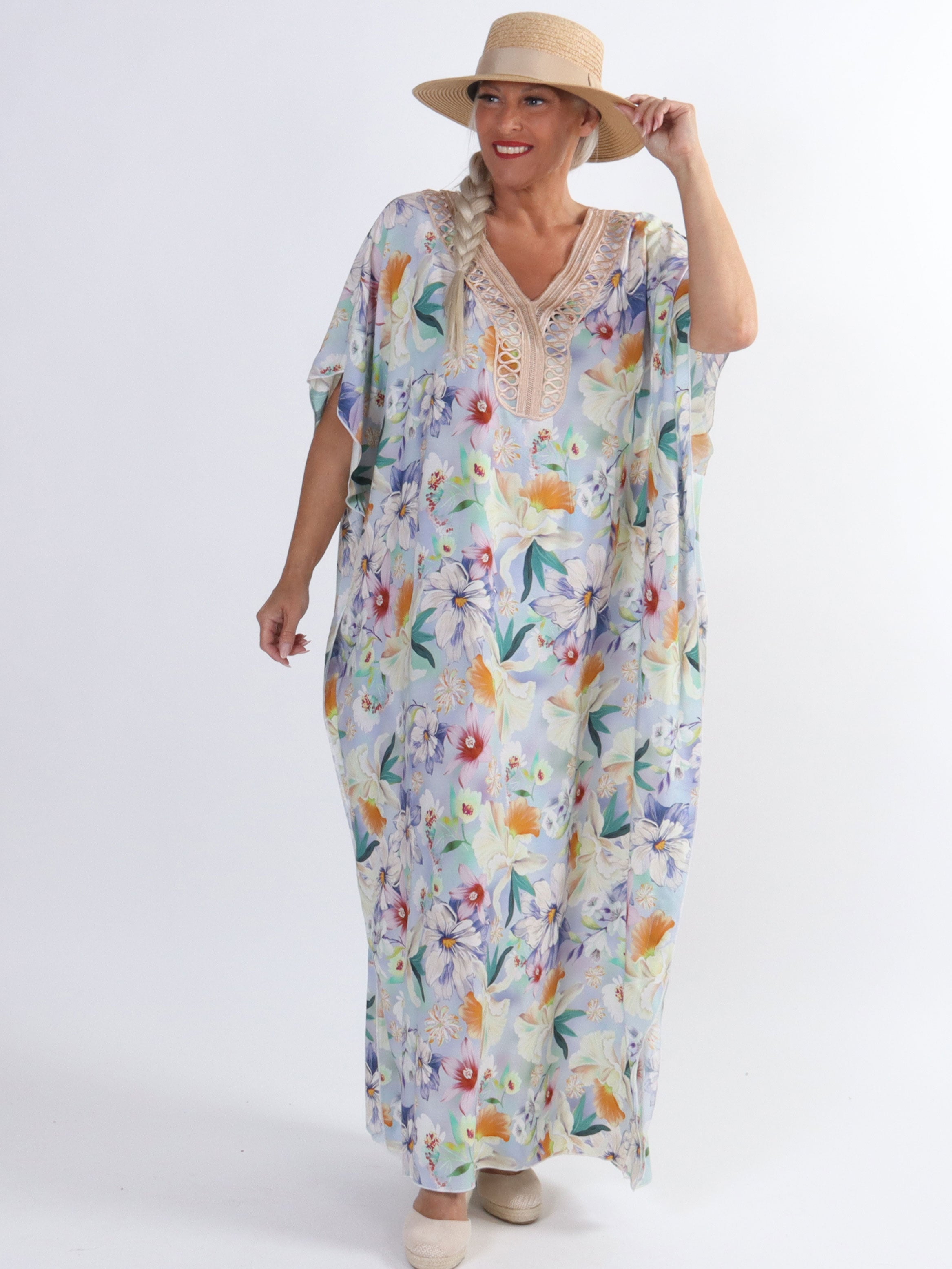 Emily - Sød lang plus size tunikakjole med fint blomsterprint